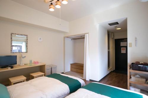 Twin Room image 7