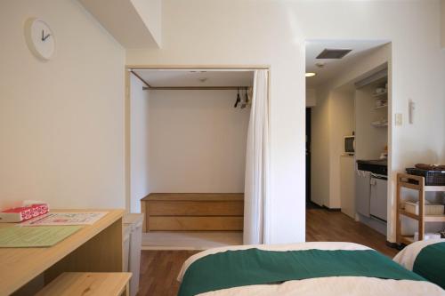 Twin Room image 10