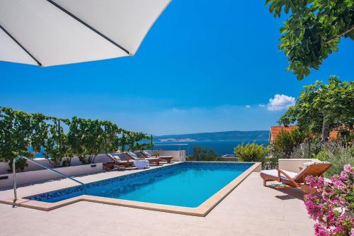 Villa Dasianda - only 90 m from the beach, private 30msq heated pool - Accommodation - Stanići
