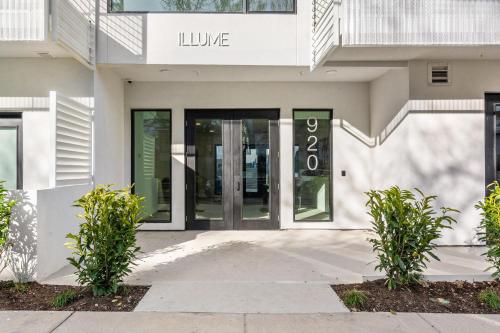Illume - 2 Ultramodern Suites - Courtyard Pool condo - image 4