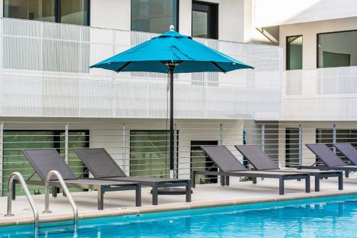 Illume - Ultramodern Community - Poolside Patio condo - image 6