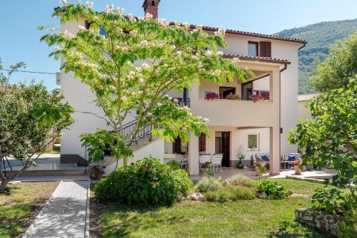  Apartmani Antonija, Ferienwohnung in Vozilići