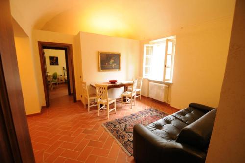 One-Bedroom Apartment with Sofa Bed