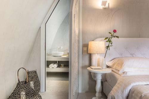 Mythical Blue Luxury Suites - image 2
