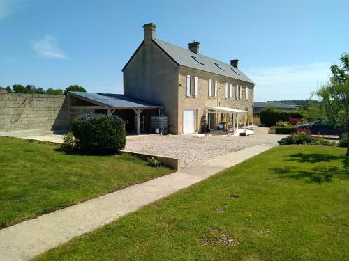 House with 4 bedrooms in Conde sur Seulles with enclosed garden and WiFi 15 km from the beach gîte à louer Chouain