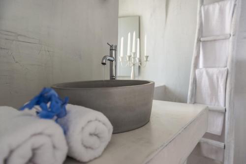 Mythical Blue Luxury Suites - image 12