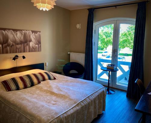 2 twin beds