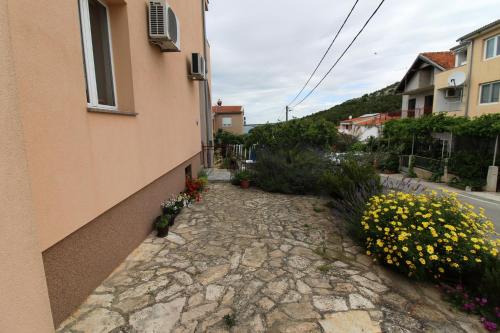 Apartment Sea View Šarić in Drage