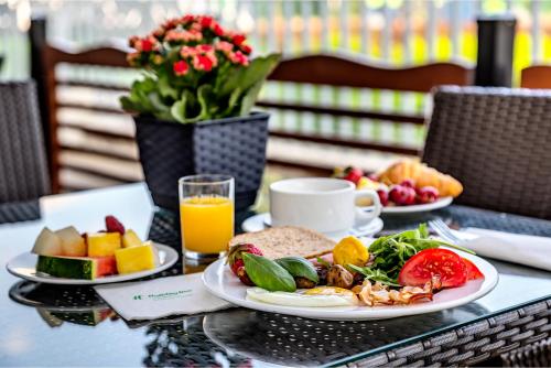 261529423 Holiday Inn Resort Warsaw Józefów by IHG