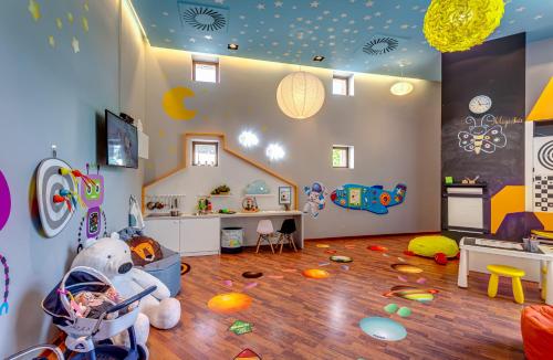 261529587 Holiday Inn Resort Warsaw Józefów by IHG