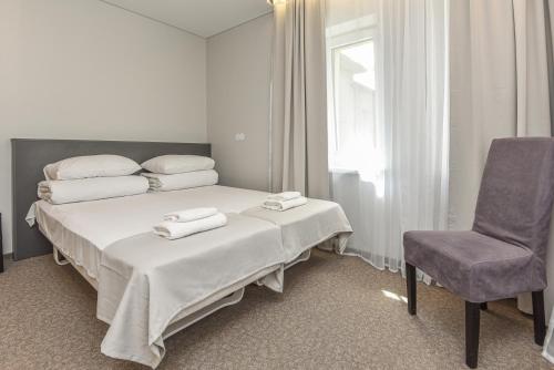 2 twin beds
