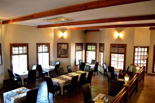 Ресторан, Kathu Gamagara Lodge in Кату