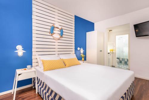 2 twin beds