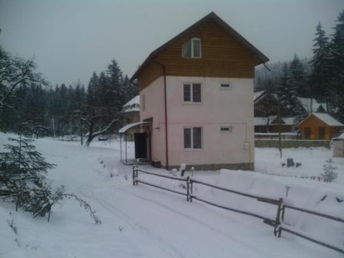 5 bedrooms, 6 beds