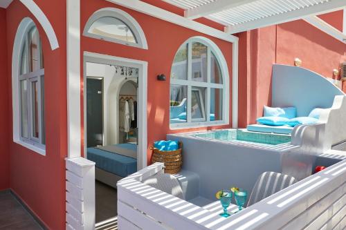 Vruća kupka, Blue Sea Hotel in Santorini