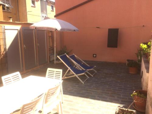  La casa con il grande terrazzo, Pension in Finale Ligure