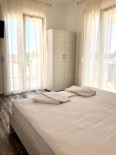  Be Happy Apartments in Vourvourou