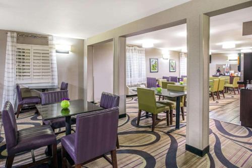 La Quinta Inn & Suites by Wyndham Tucson East image 30