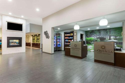 La Quinta by Wyndham Rockford - image 4