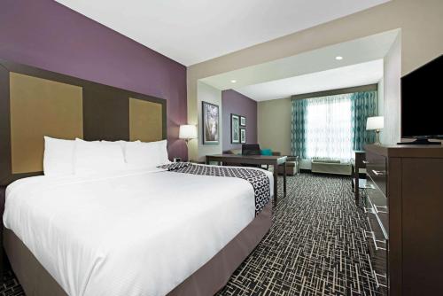 Executive King Room with Sofa Bed