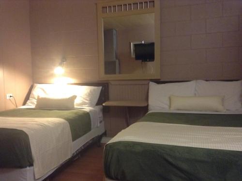 2 double beds
