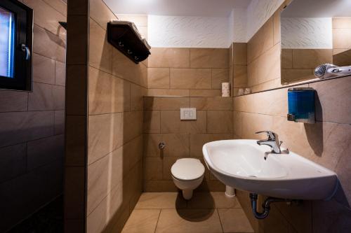 Roadcamp - American Motel & Sportsbar - image 3