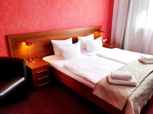 Relax Inn - image 14