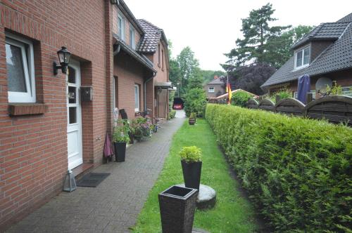 Eschen´s Allee 834m von Aurich entfernt