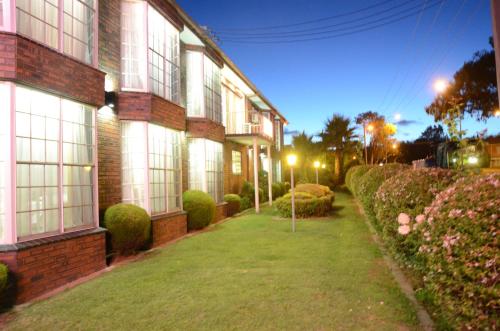 สวน, Motel Margeurita in ควีนเบยัน