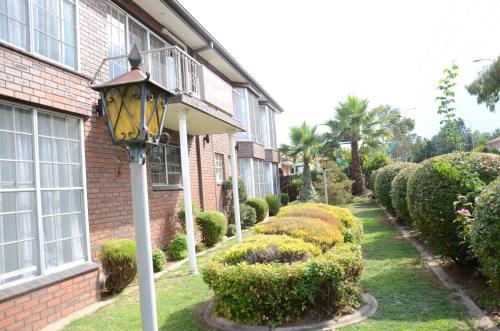 สวน, Motel Margeurita in ควีนเบยัน