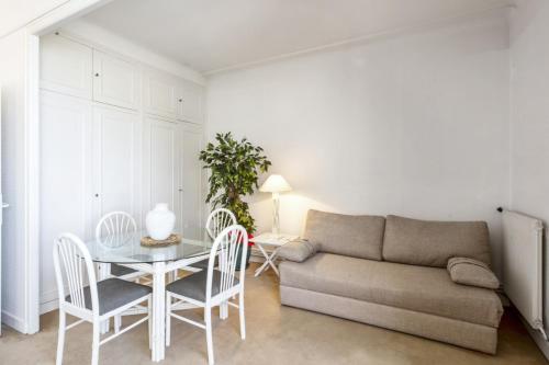 Studio w balcony and breathtaking view of Grand Plage Biarritz Welkeys