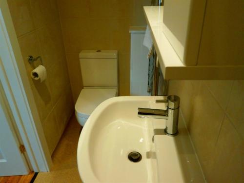 The Fox & Hounds - image 10