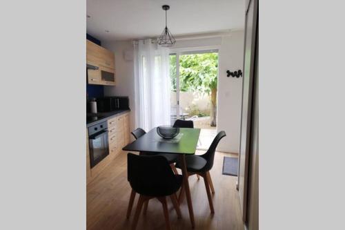 Iekārtas, CHARMANT APPARTEMENT AVEC TERRASSE in Pont-de-l'Isere