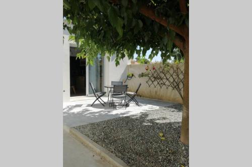 . CHARMANT APPARTEMENT AVEC TERRASSE