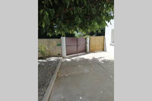 CHARMANT APPARTEMENT AVEC TERRASSE in Pont-de-l'Isere