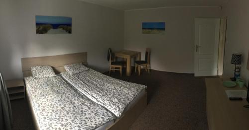 2 twin beds
