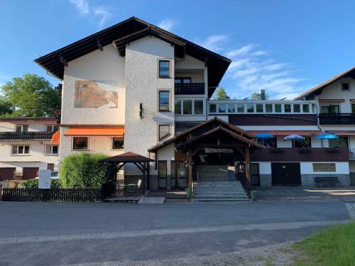 Gasthaus & Pension Zum Fürstengrund - Hotel - Reichelsheim