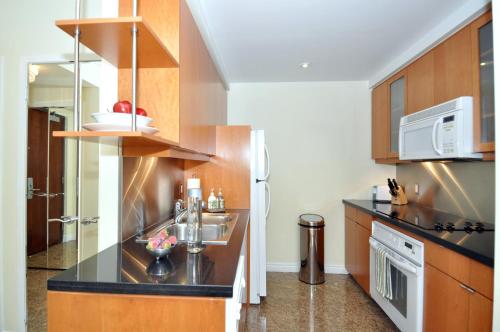 One-Bedroom Apartment with Partial City View  image 9