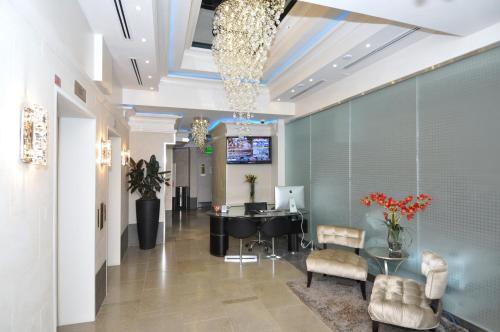 Yonge Suites Apart Hotel – Toronto