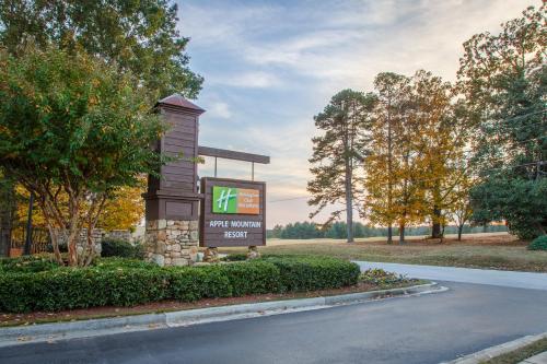 Holiday Inn Club Vacations Apple Mountain Resort at Clarkesville