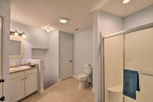 Peaceful Mountain Hideaway on 6 Scenic Acres! - image 2
