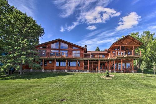 . Private Lakeside Lodge Luxurious Family Retreat!