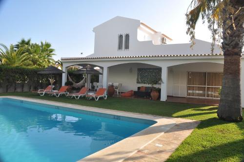 ระเบียง/ชานเรือน, Luxury 3 bedroom Villa with Private Pool in ตาวิรา