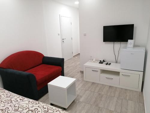 Standard Queen Room