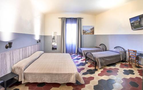 3 twin beds