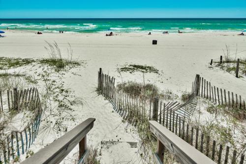 The Tourist Trap - HEATED Private Beachfront Pool! Gorgeous!!! - main image