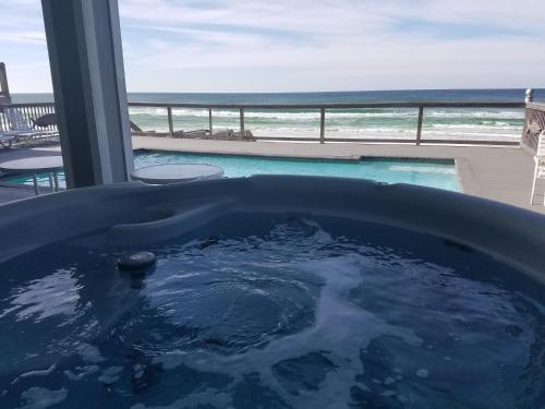 Making Waves - Huge HEATED Beachfront Pool & Hot Tub! Best in PCB! - image 5
