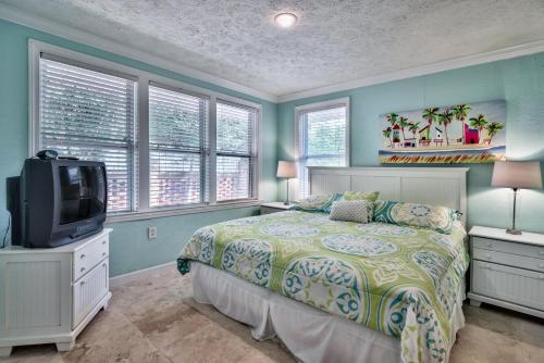 Sand Blast - Lovely Beachfront Home with Tons of Space! - image 9