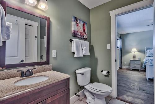 Sandy Bottoms - Fabulous West End Beach House & Hot Tub! - image 7