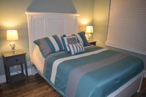 The Lighthouse 6 Bd Home with Beachfront Pool and Hot Tub - image 5